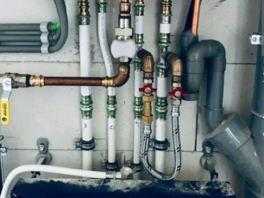 Collecteur de distribution d'eau réalisé sur mesure en cuivre